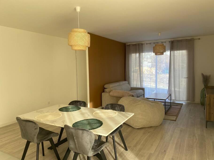 Maison By Sana Proche Du Lac Châtellerault Esterno foto