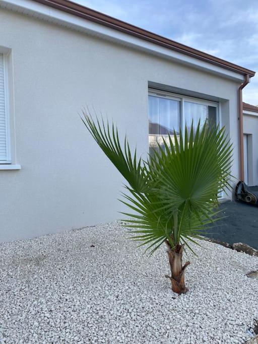 Maison By Sana Proche Du Lac Châtellerault Esterno foto
